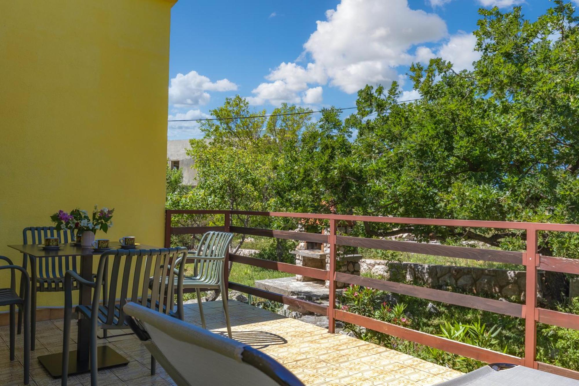 Beachfront House Nada - Happy Rentals Karlobag Exterior foto