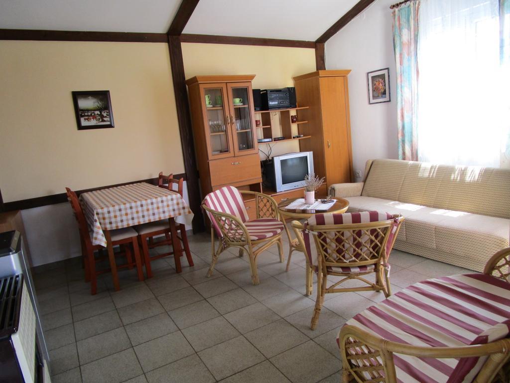 Beachfront House Nada - Happy Rentals Karlobag Cameră foto